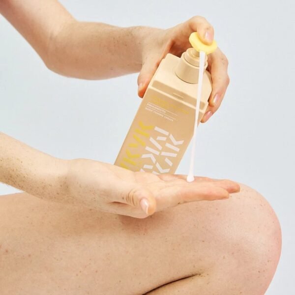 makari-ceramide-collagen-peptides-body-toning-cream-iykyk-8.jpg CERAMIDE COLLAGEN + PEPTIDES BODY TONING CREAM - IYKYK